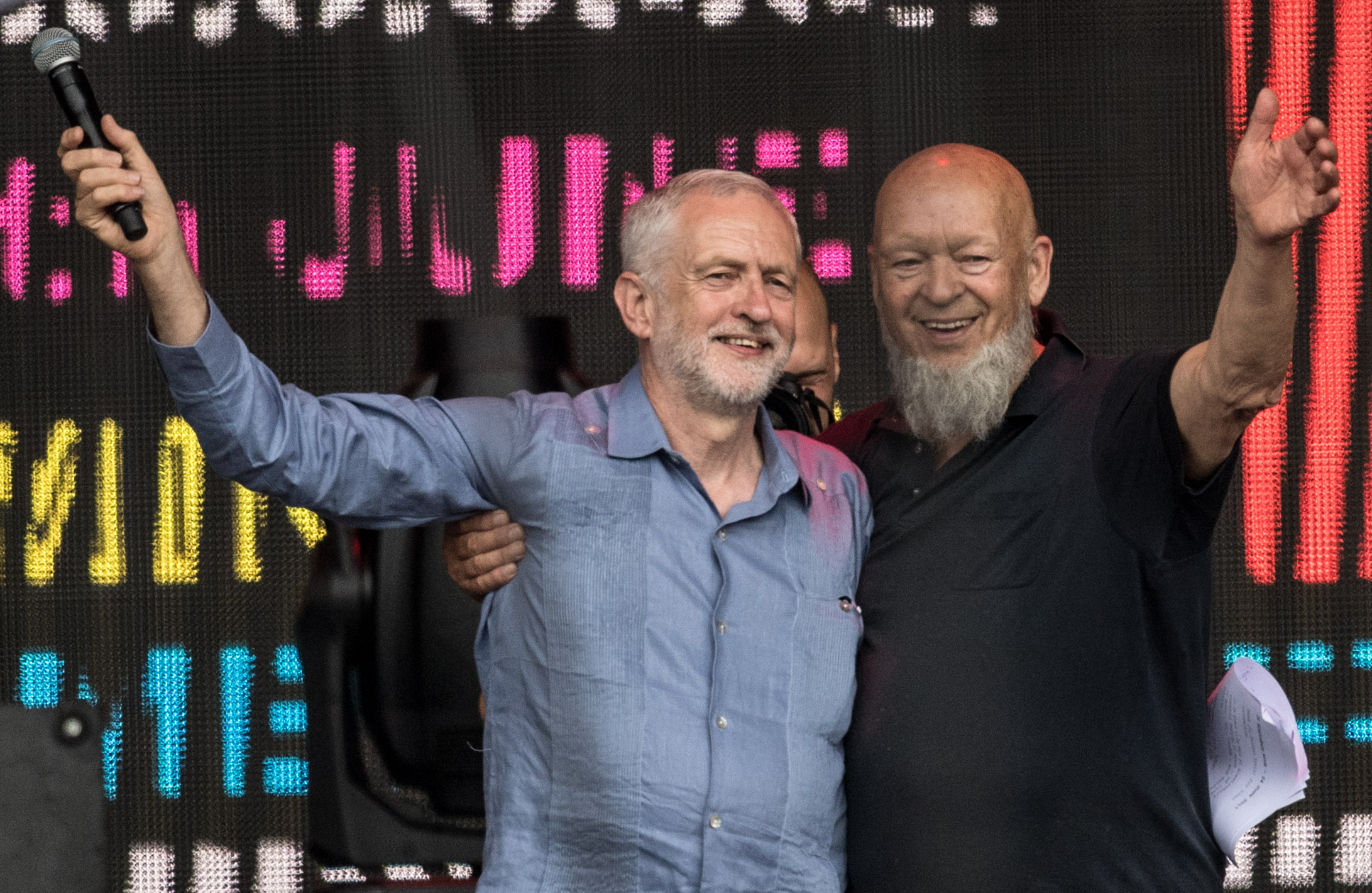  Jeremy Corbyn and Michael Eavis on the Pyramid Stage 